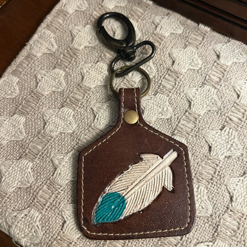 MYRA BAG Classic Leather Embossed Feather Ear Tag Key Chain Brown White Teal‎